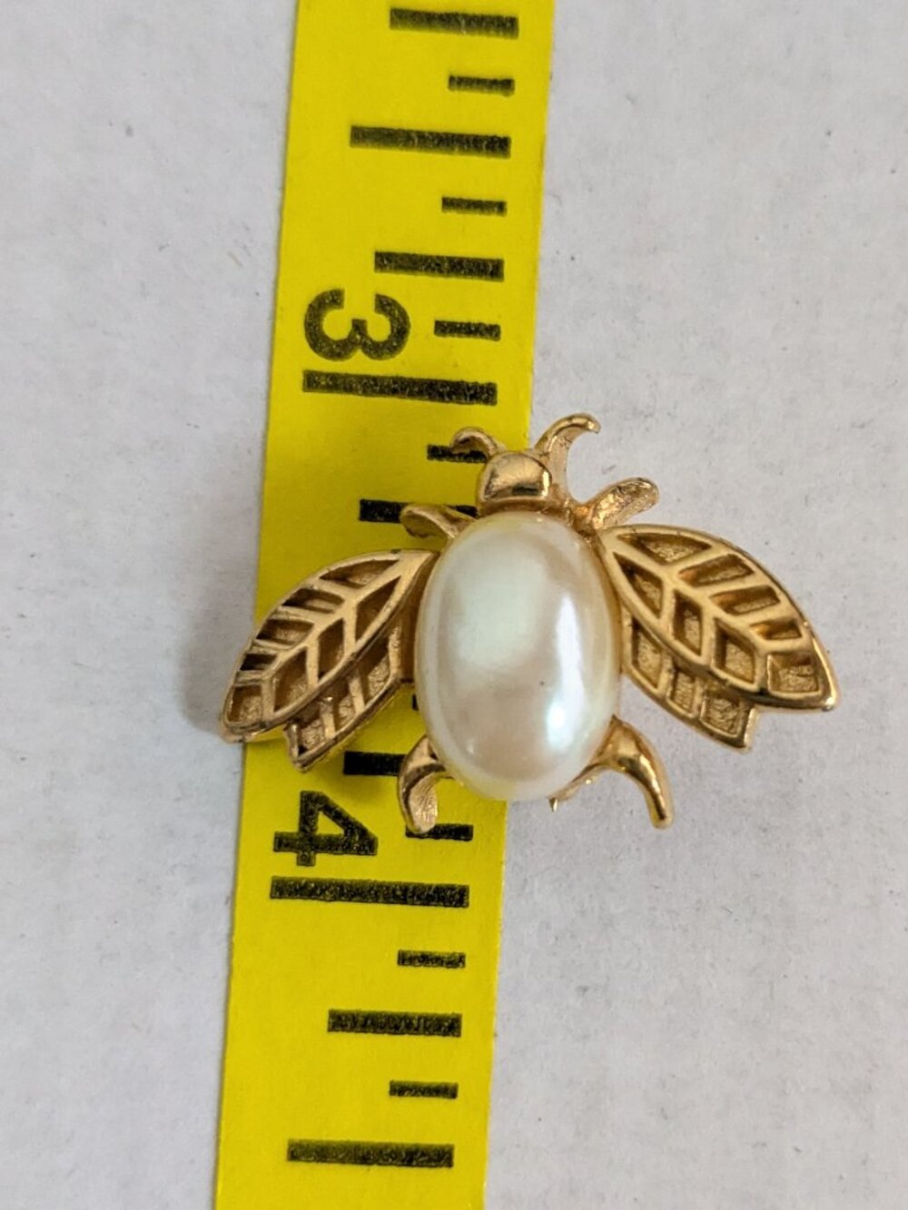 Vintage MARVELLA Gold Tone Faux Pearl Cabochon Bee Insect Brooch Scatter Pin